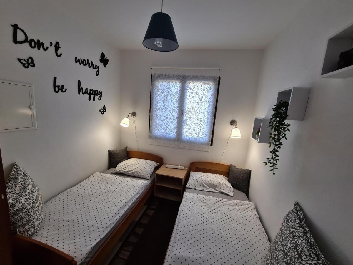 Apartmani Bellevue Vir Kültér fotó