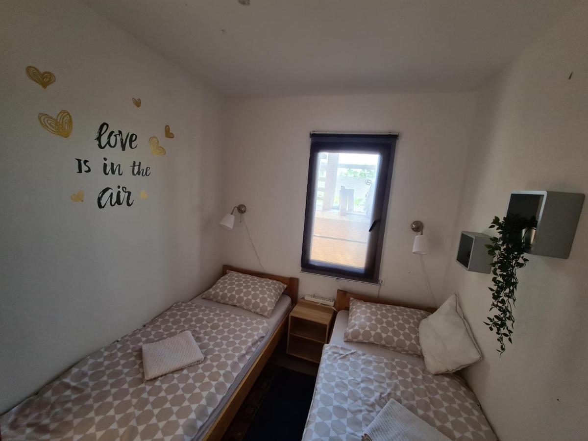 Apartmani Bellevue Vir Kültér fotó